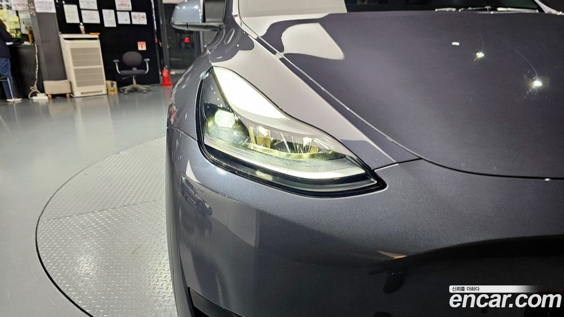 Tesla Model Y 2024