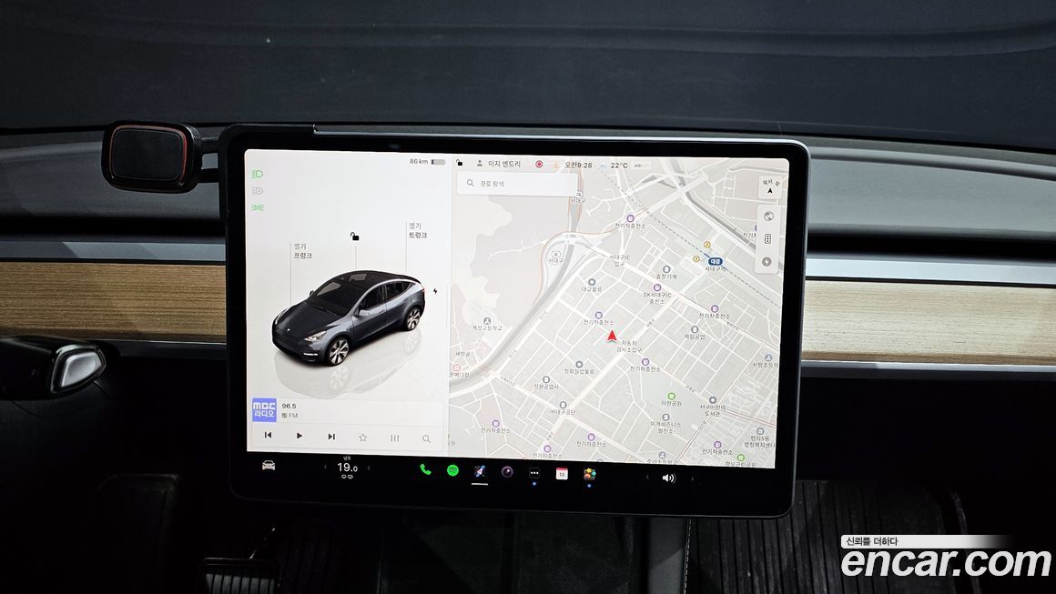Tesla Model Y 2024
