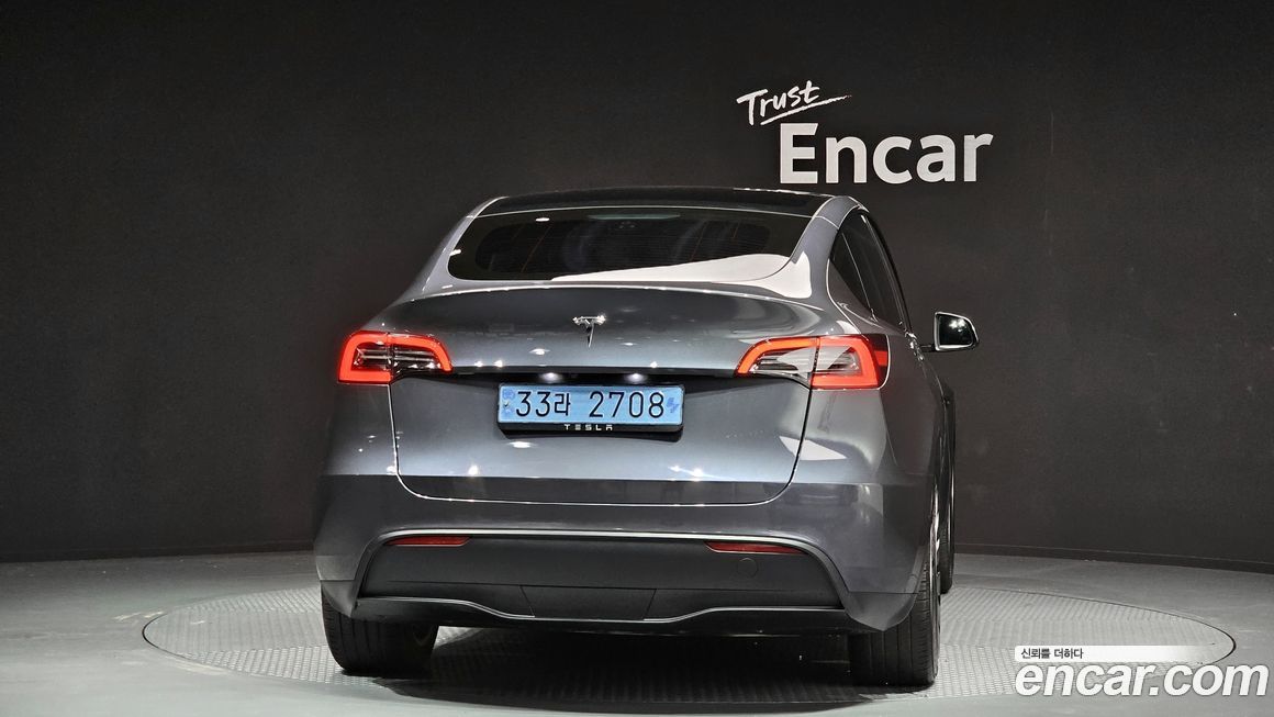 Tesla Model Y 2024
