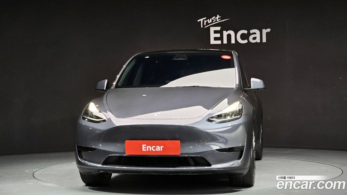 Tesla Model Y 2024