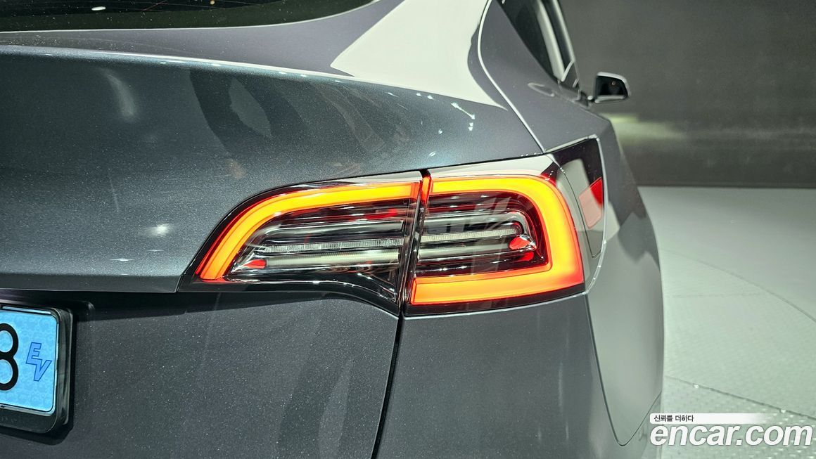 Tesla Model Y 2024