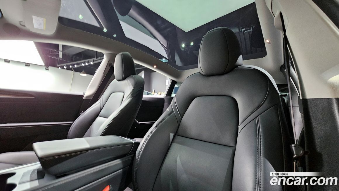 Tesla Model Y 2024
