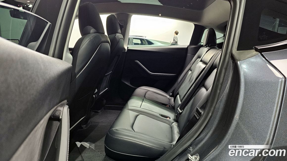 Tesla Model Y 2024