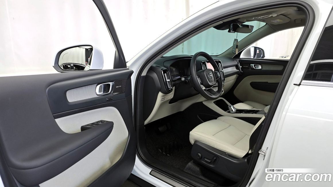 Volvo XC40 2024