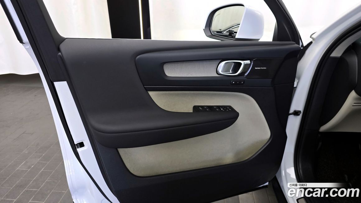 Volvo XC40 2024