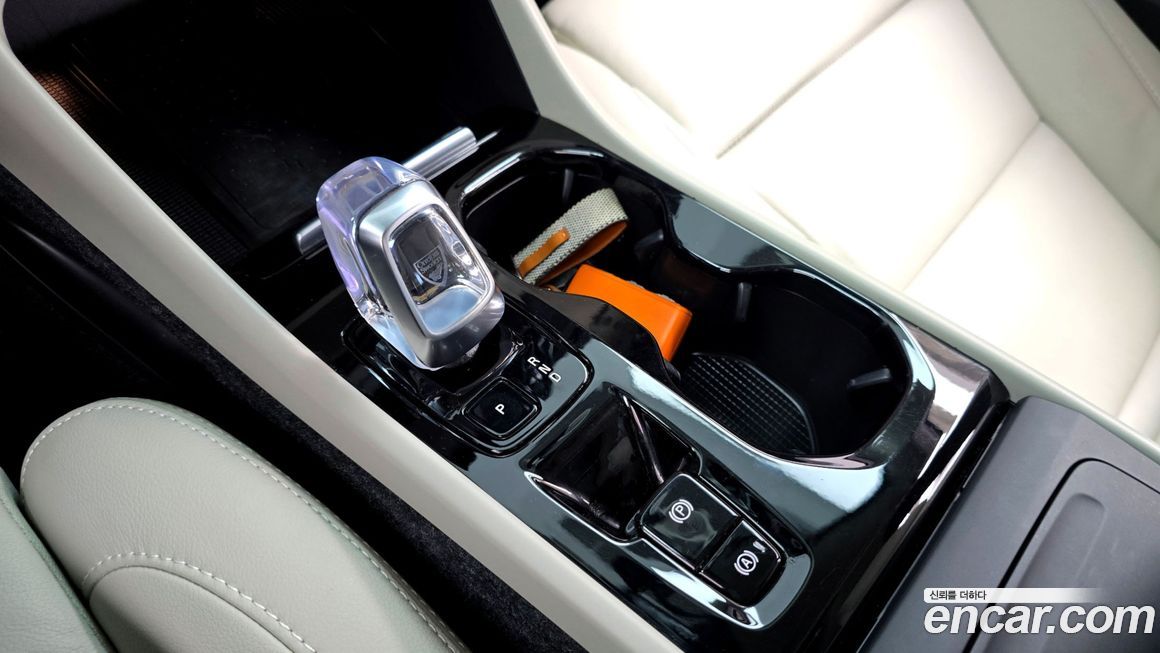 Volvo XC40 2024