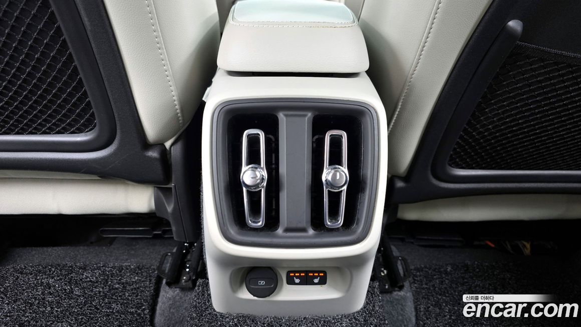 Volvo XC40 2024