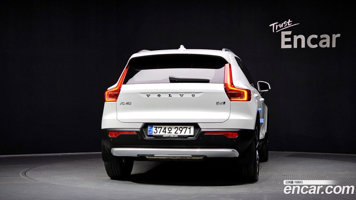 Volvo XC40 2024