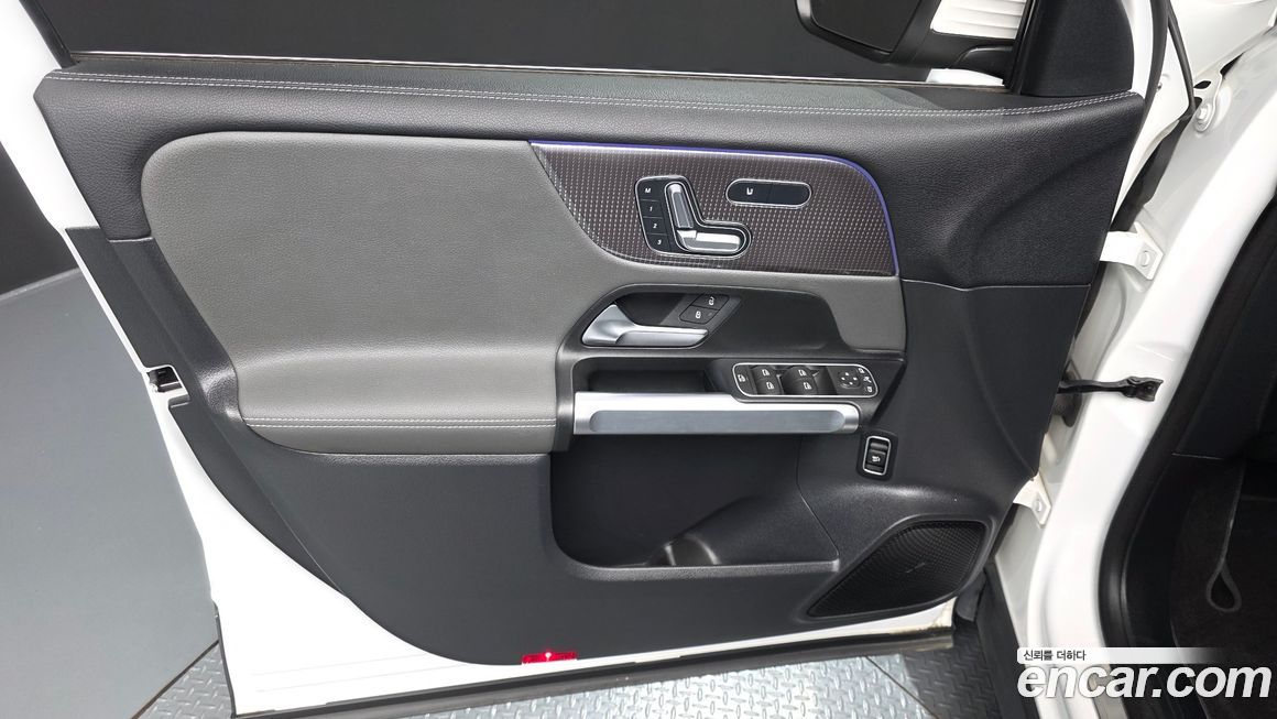 Mercedes-Benz EQB 2023