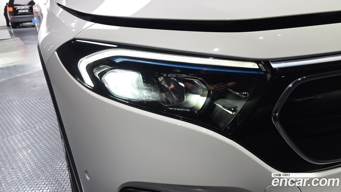 Mercedes-Benz EQB 2023