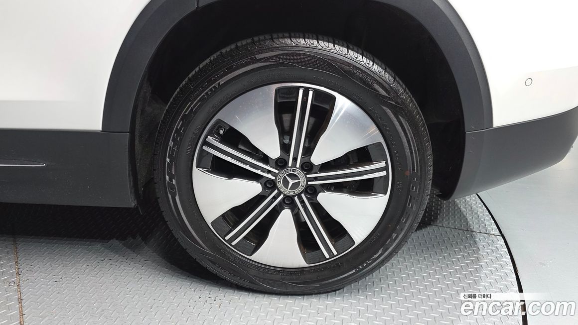 Mercedes-Benz EQB 2023