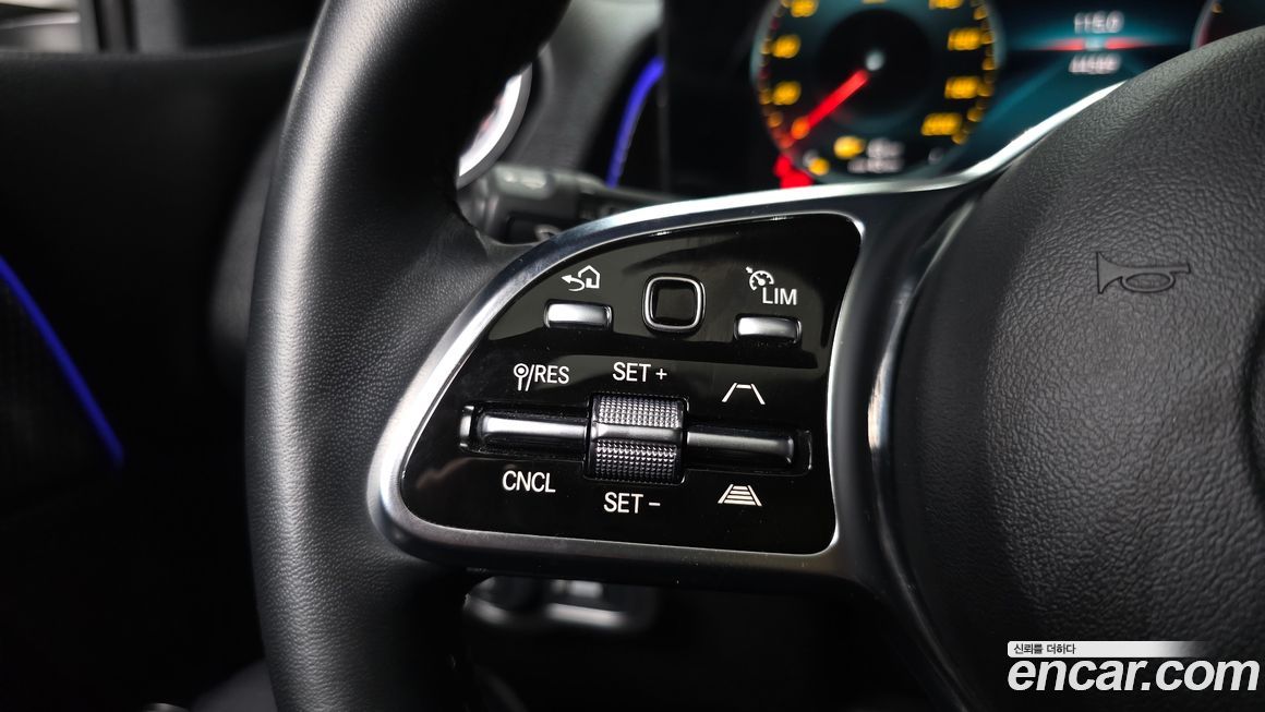 Mercedes-Benz EQB 2023