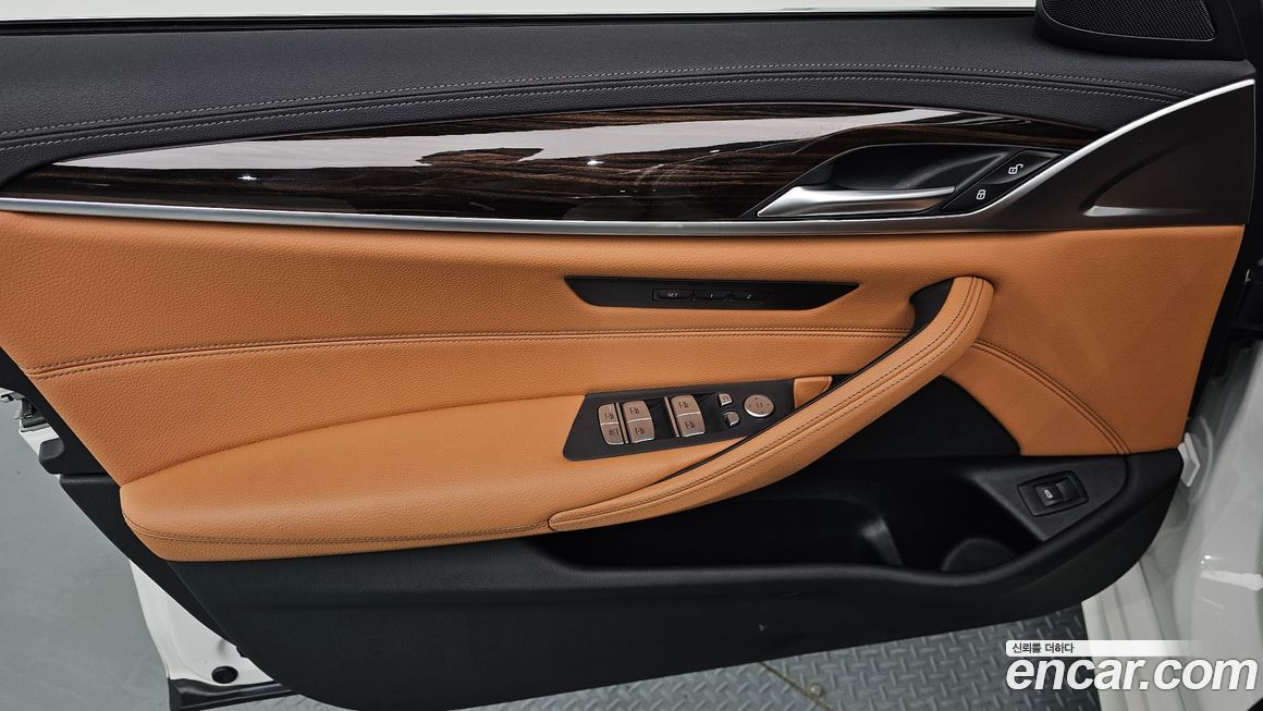 BMW 5-Series 2022