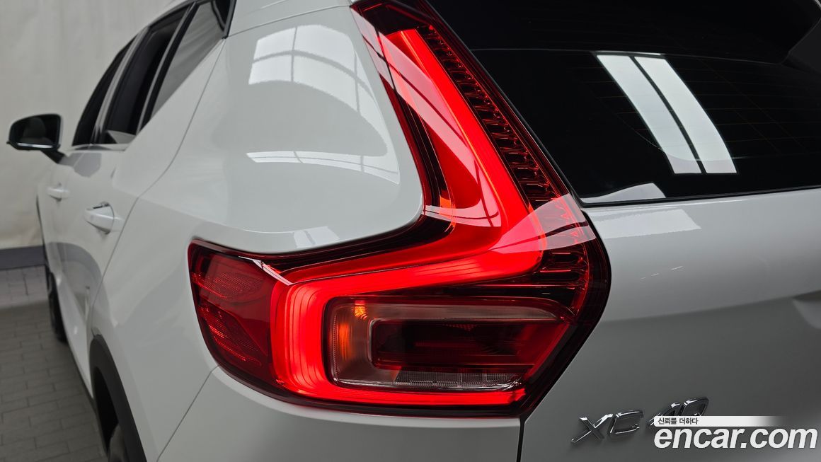 Volvo XC40 2025