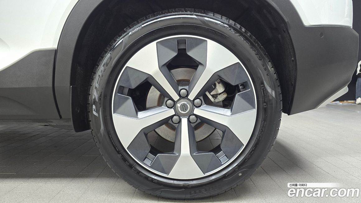Volvo XC40 2025