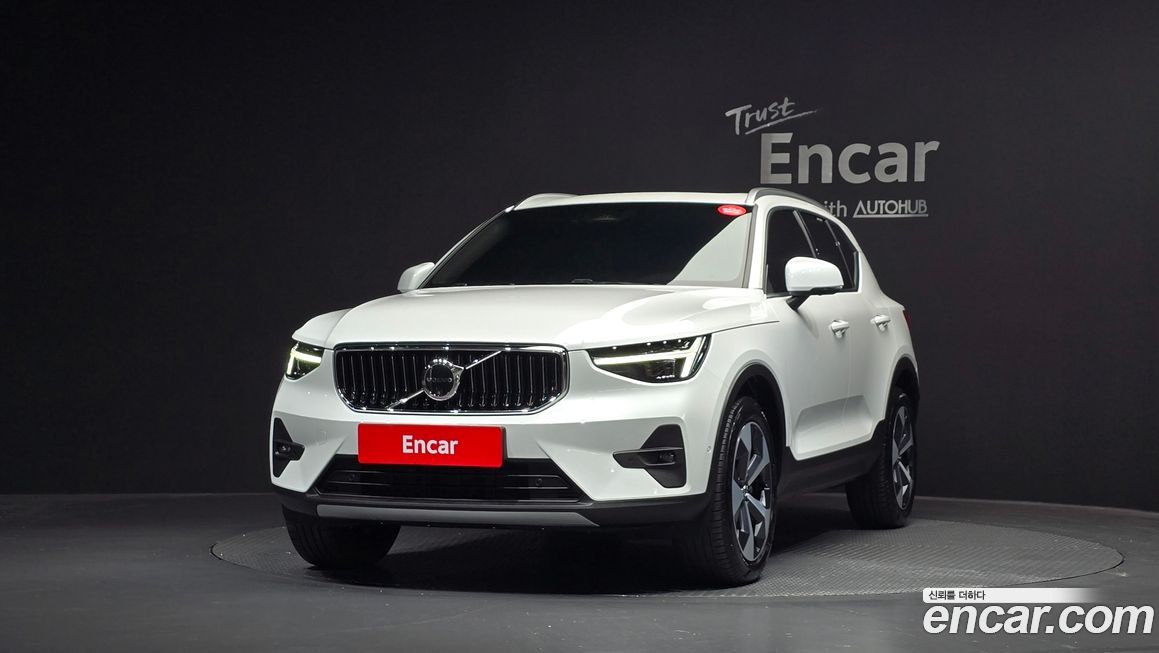 Volvo XC40 2025