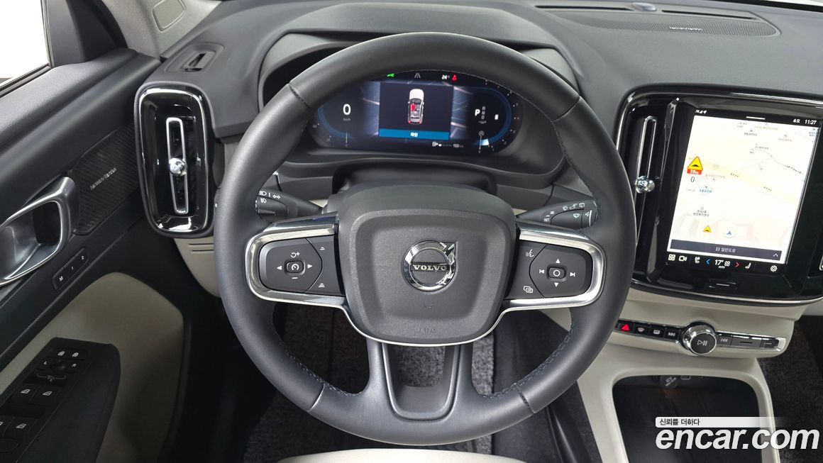 Volvo XC40 2025