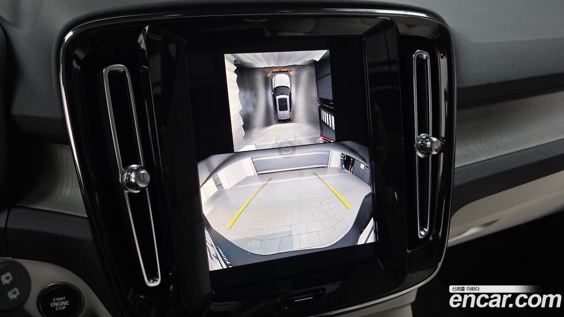 Volvo XC40 2025