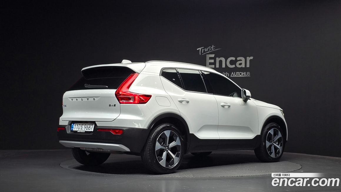 Volvo XC40 2025