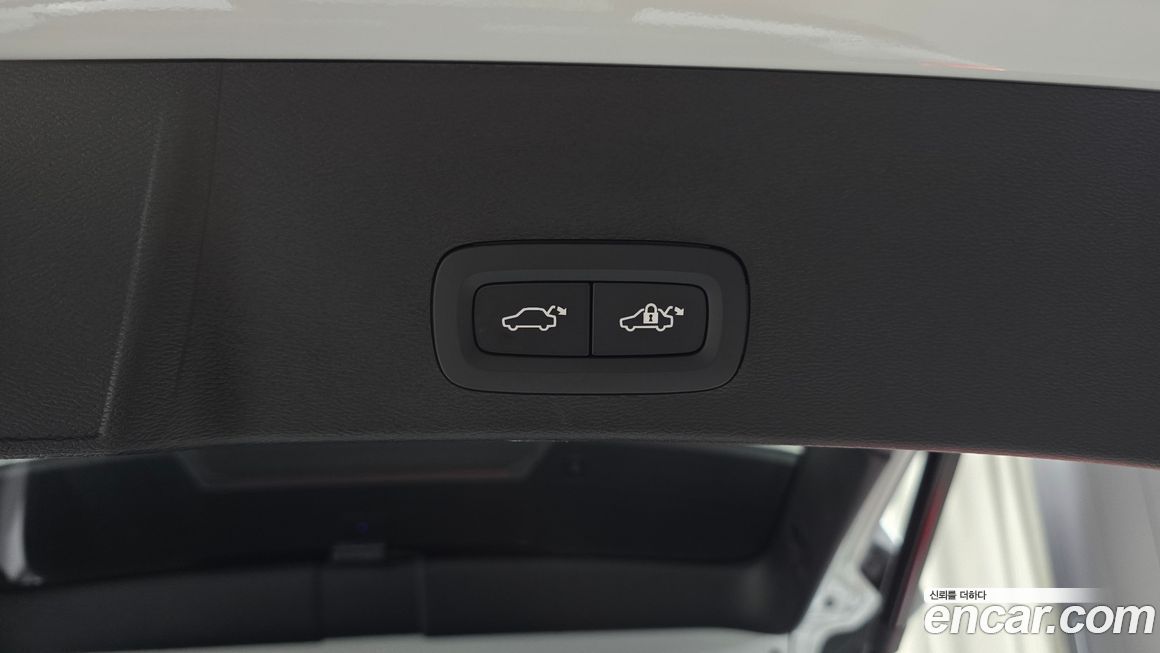 Volvo XC40 2025