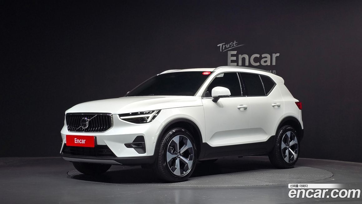 Volvo XC40 2025