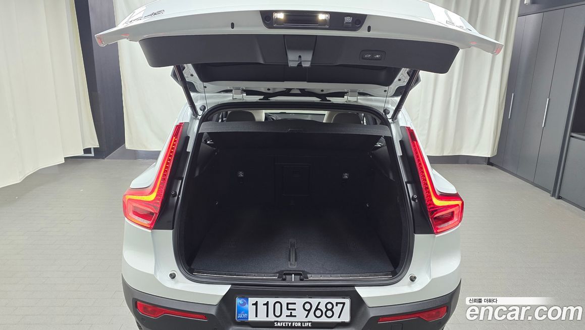 Volvo XC40 2025