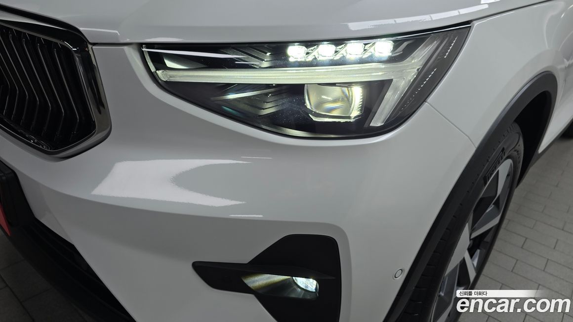 Volvo XC40 2025