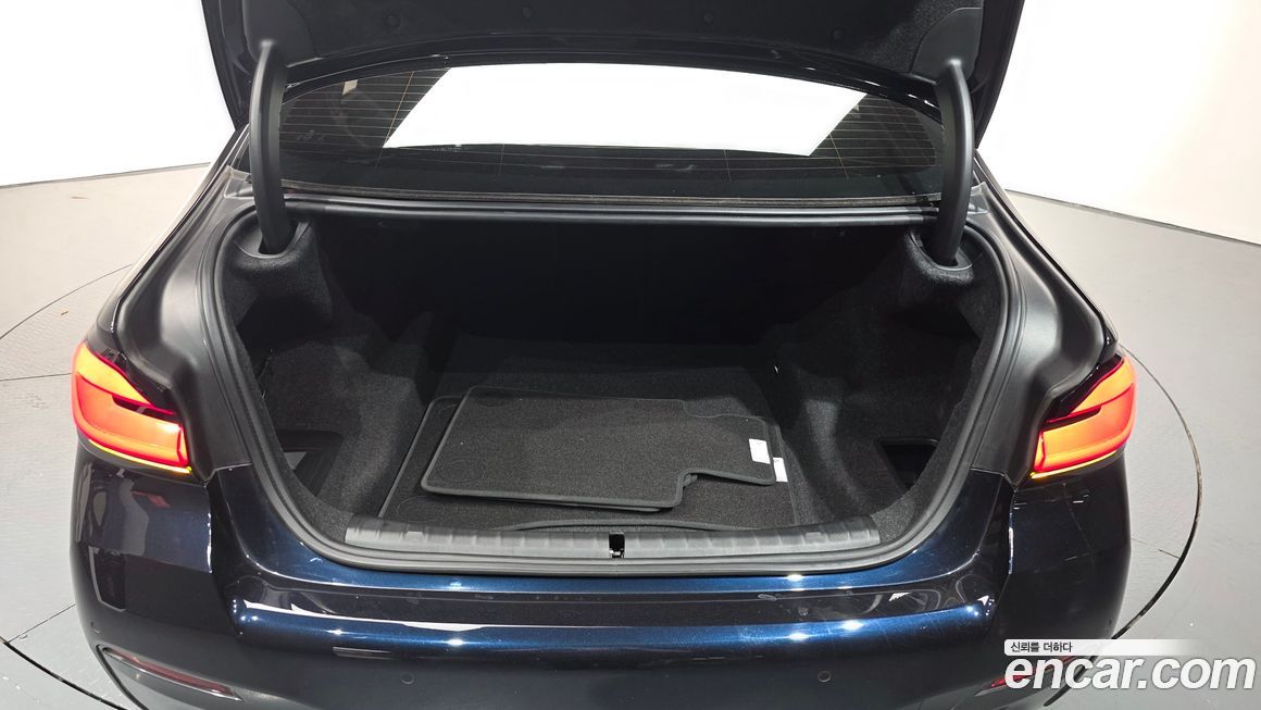 BMW 5-Series 2023