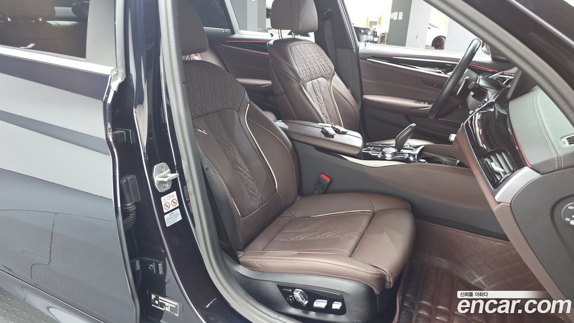 BMW 5-Series 2023