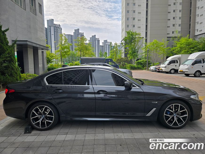 BMW 5-Series 2023