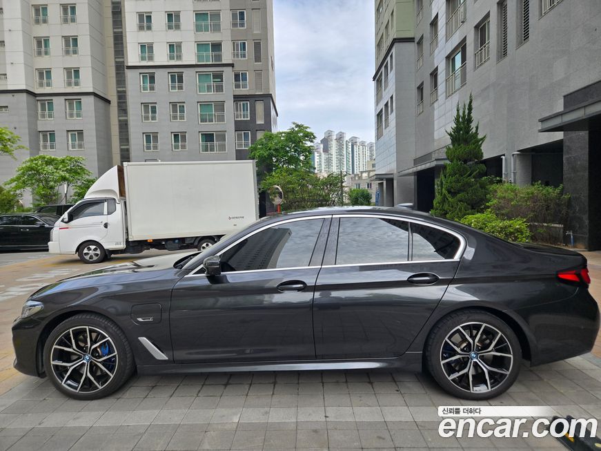 BMW 5-Series 2023