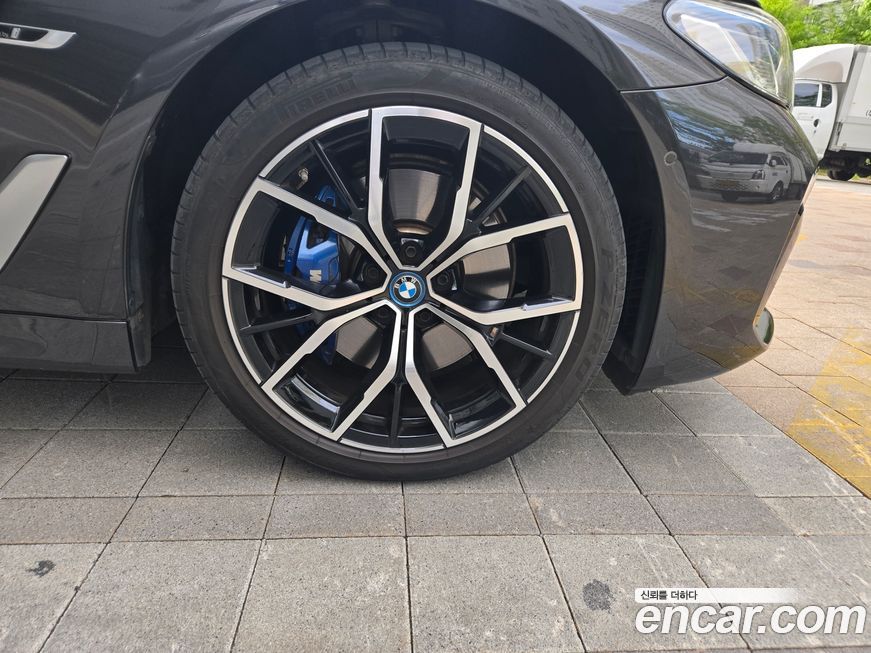 BMW 5-Series 2023