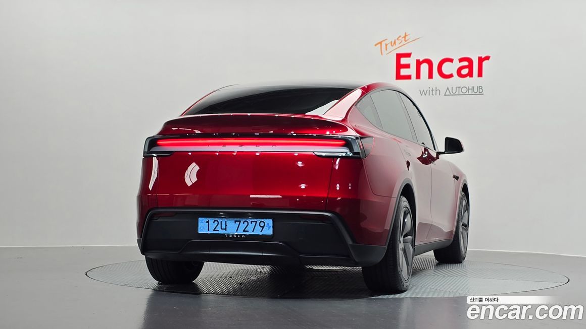Tesla Model Y 2025
