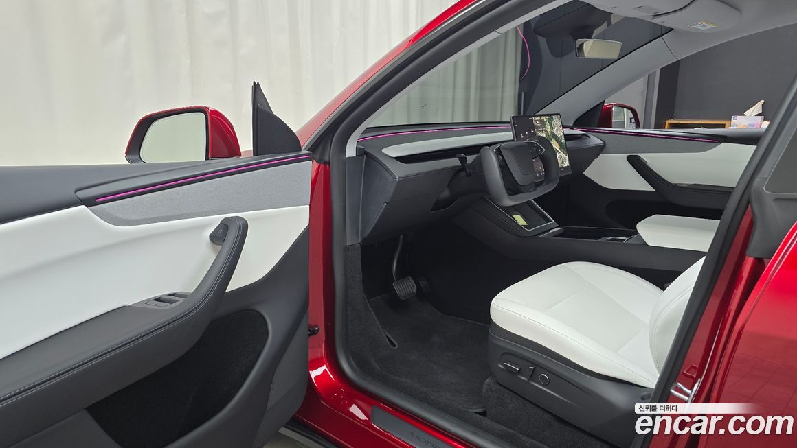 Tesla Model Y 2025