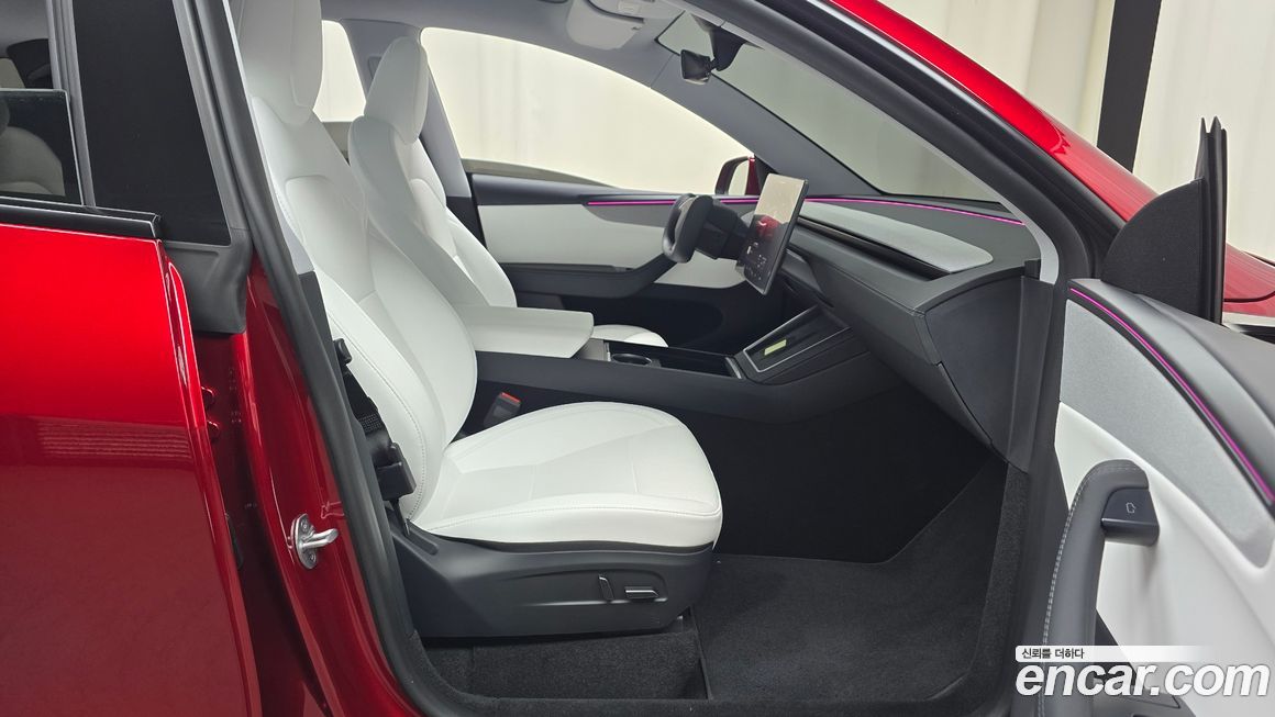 Tesla Model Y 2025
