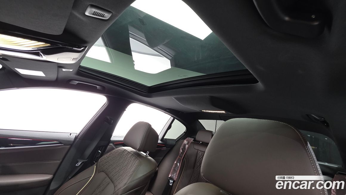 BMW 5-Series 2023