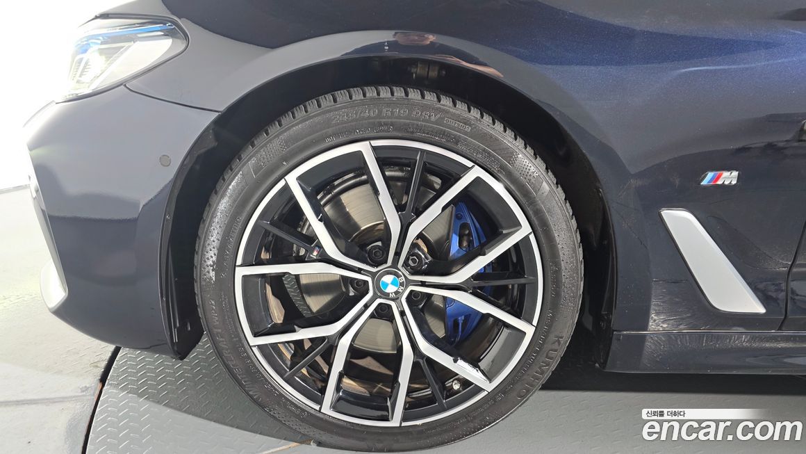 BMW 5-Series 2023