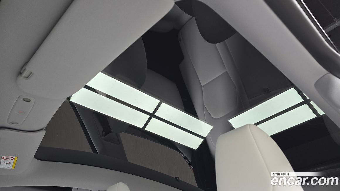 Tesla Model Y 2025