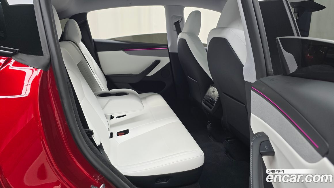 Tesla Model Y 2025