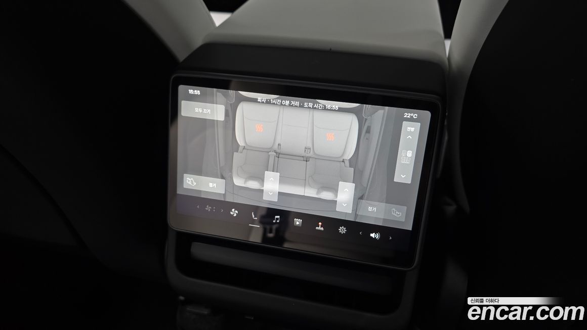 Tesla Model Y 2025