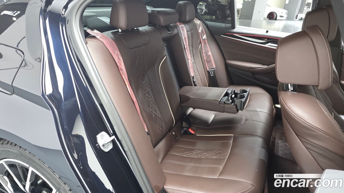 BMW 5-Series 2023