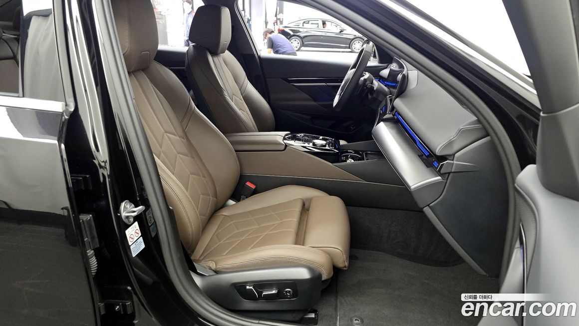 BMW 5-Series 2024