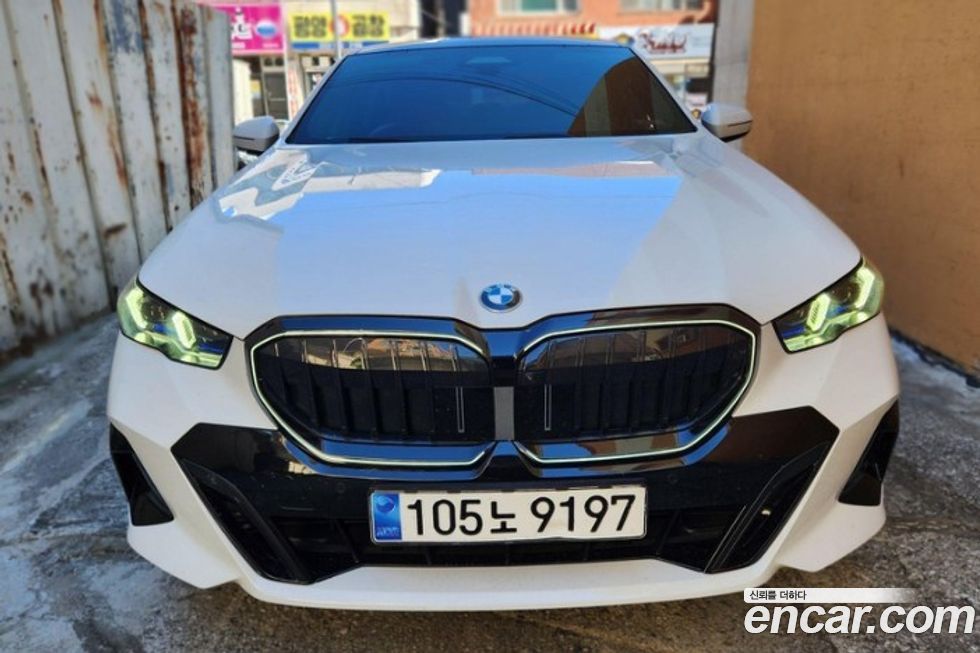 BMW 5-Series 2024
