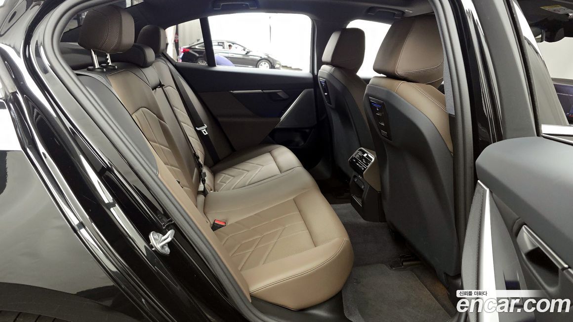 BMW 5-Series 2024