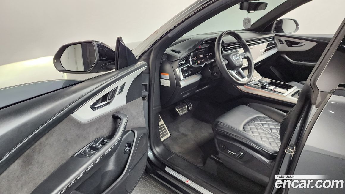 Audi Q8 2021