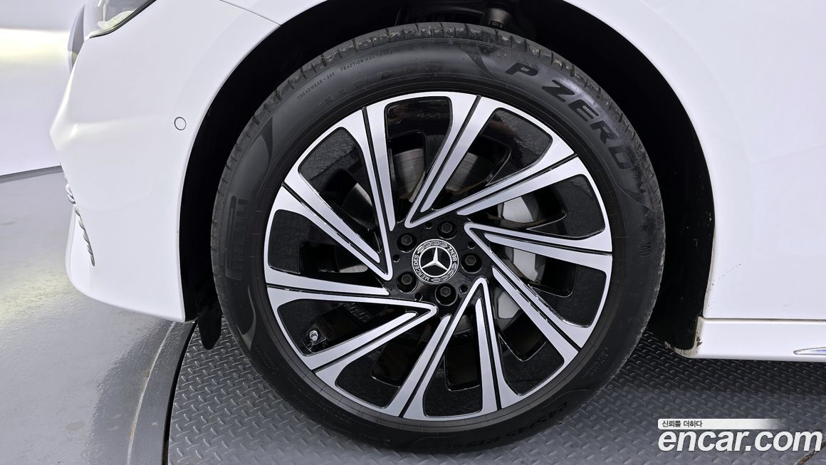 Mercedes-Benz E-Class 2024