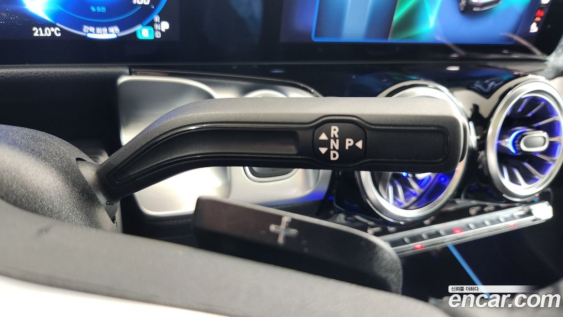 Mercedes-Benz EQB 2025