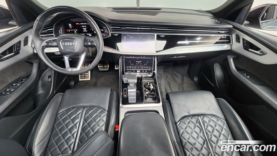 Audi Q8 2021