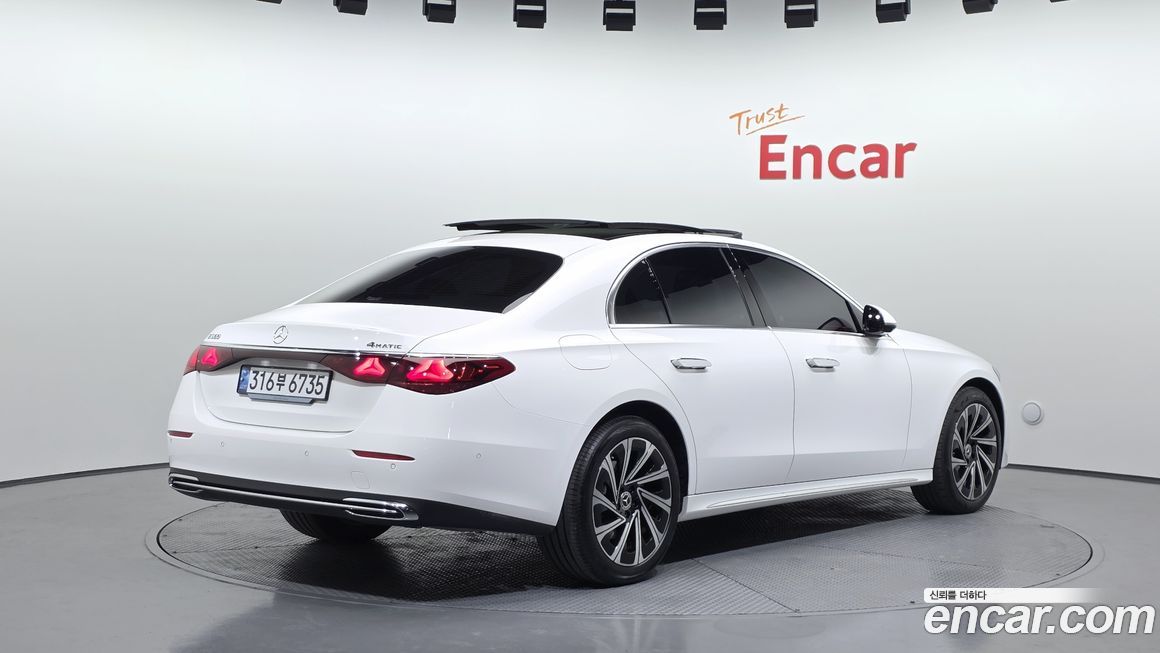 Mercedes-Benz E-Class 2024
