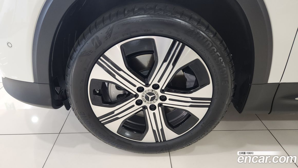 Mercedes-Benz EQB 2025